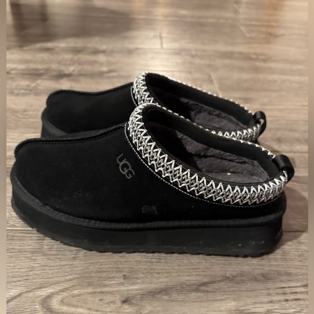 Tazz platform slippers by UGG